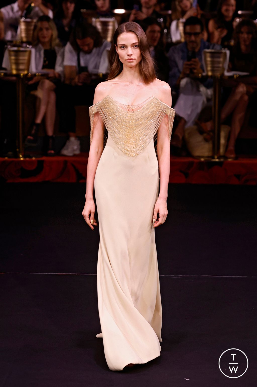 Fashion Week Paris Fall/Winter 2024 look 23 from the Alexis Mabille collection 高级定制
