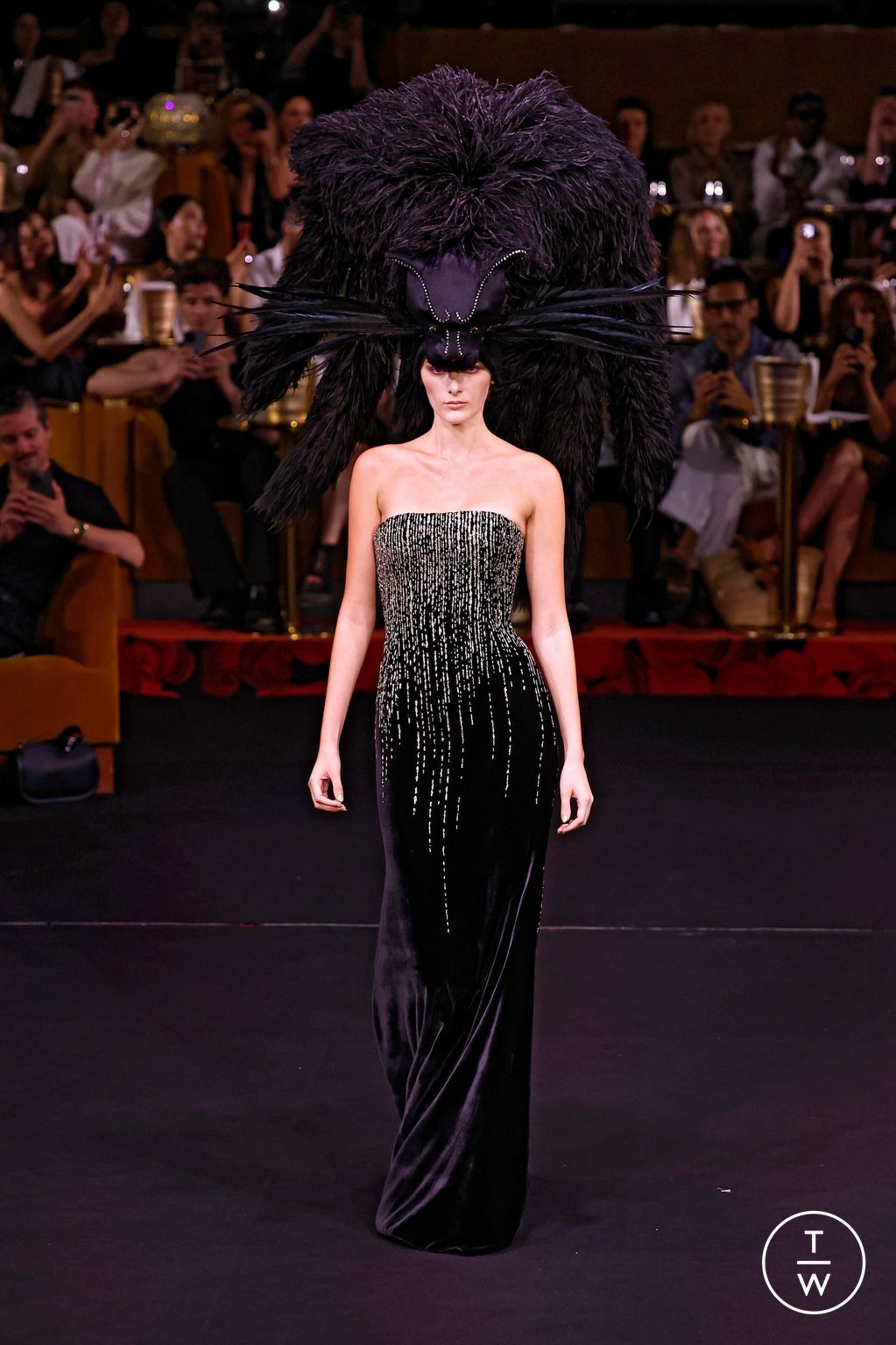 Fashion Week Paris Fall/Winter 2024 look 24 from the Alexis Mabille collection 高级定制