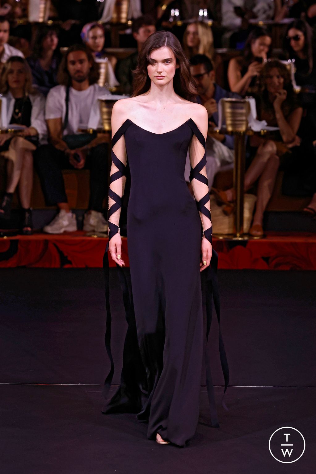 Fashion Week Paris Fall/Winter 2024 look 26 from the Alexis Mabille collection couture
