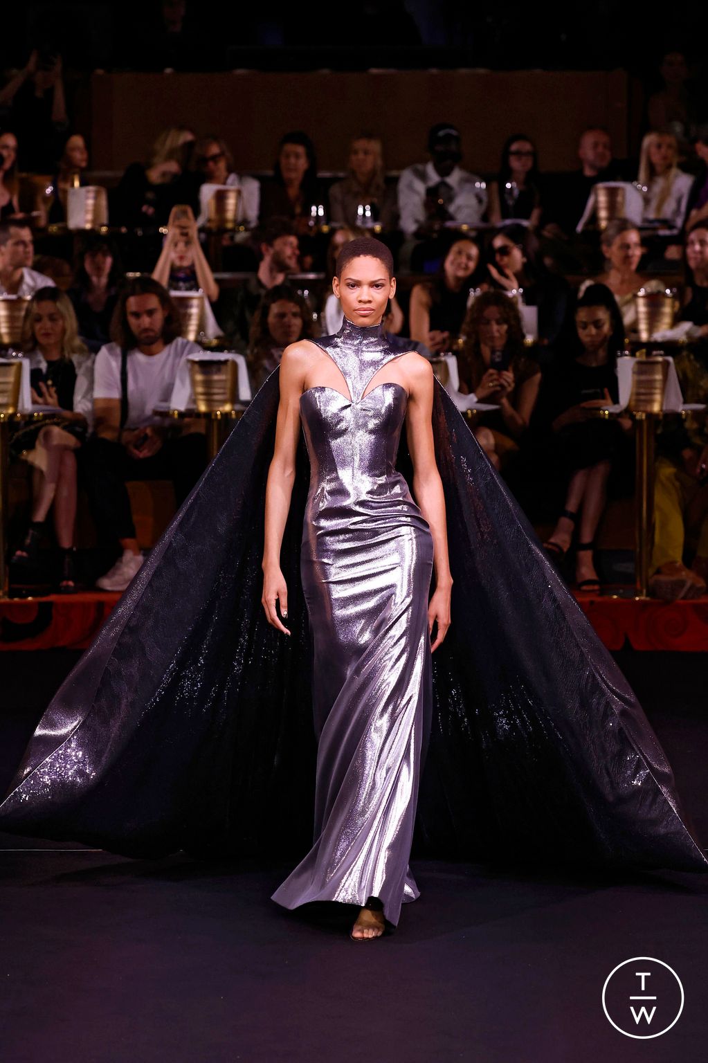 Fashion Week Paris Fall/Winter 2024 look 29 de la collection Alexis Mabille couture