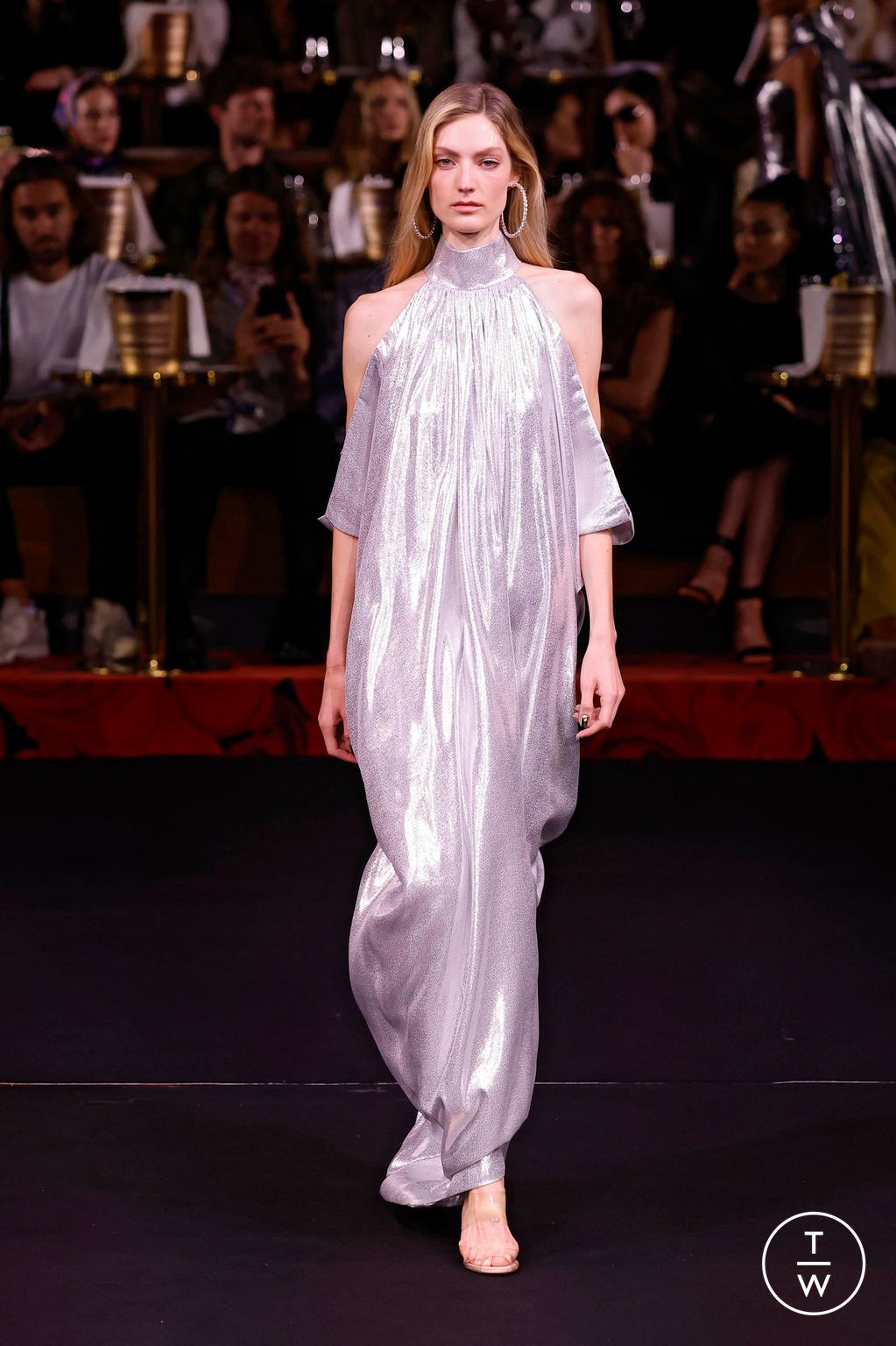 Fashion Week Paris Fall/Winter 2024 look 30 de la collection Alexis Mabille couture