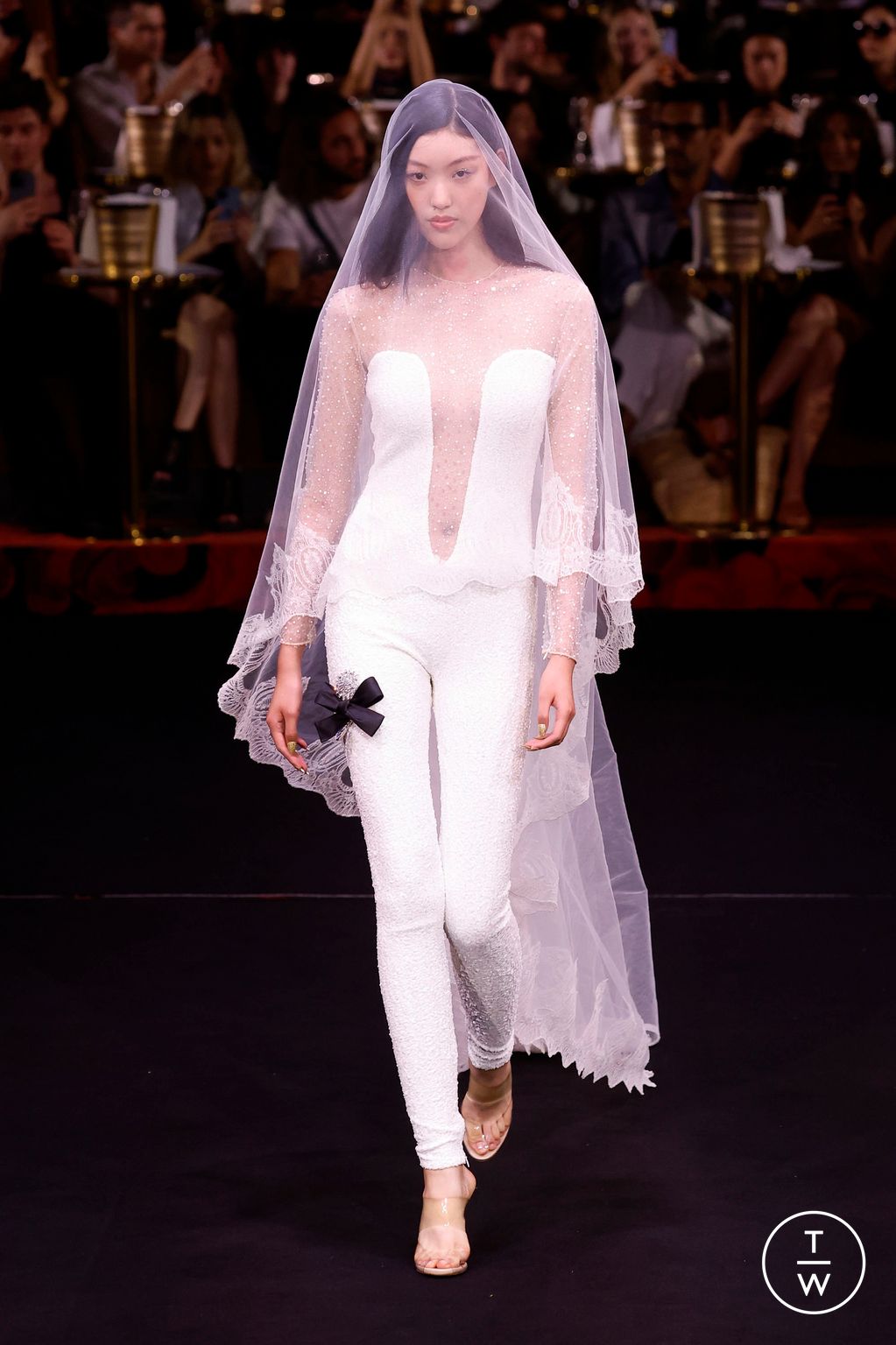 Fashion Week Paris Fall/Winter 2024 look 41 from the Alexis Mabille collection couture