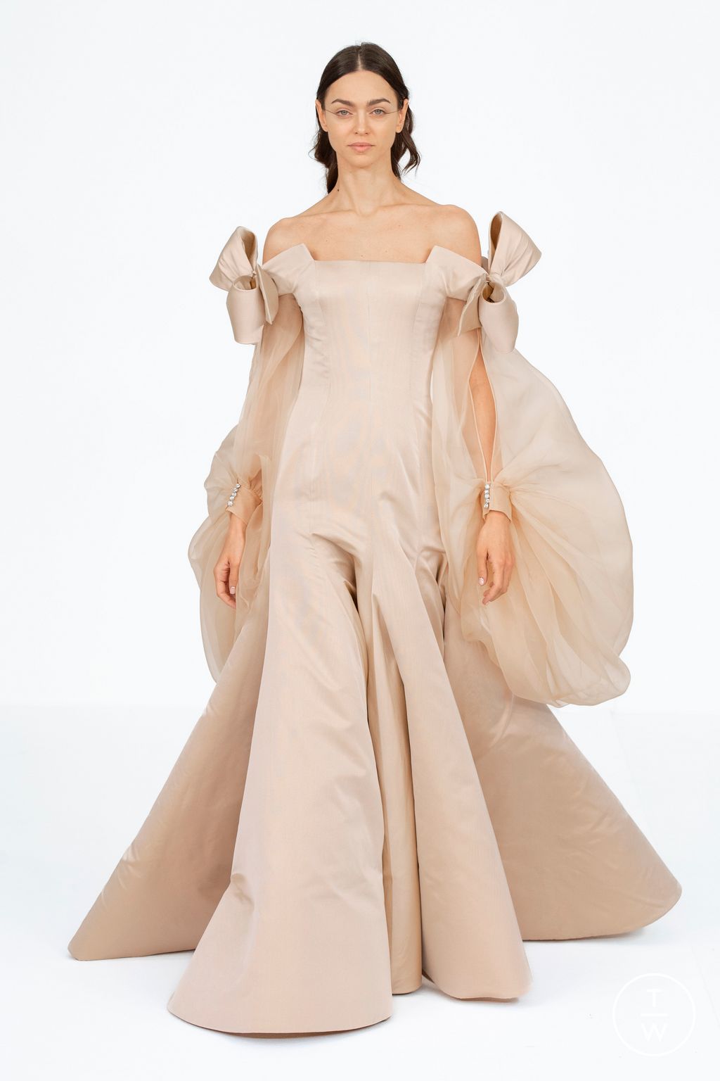 Fashion Week Paris Spring/Summer 2024 look 14 from the Alexis Mabille collection couture