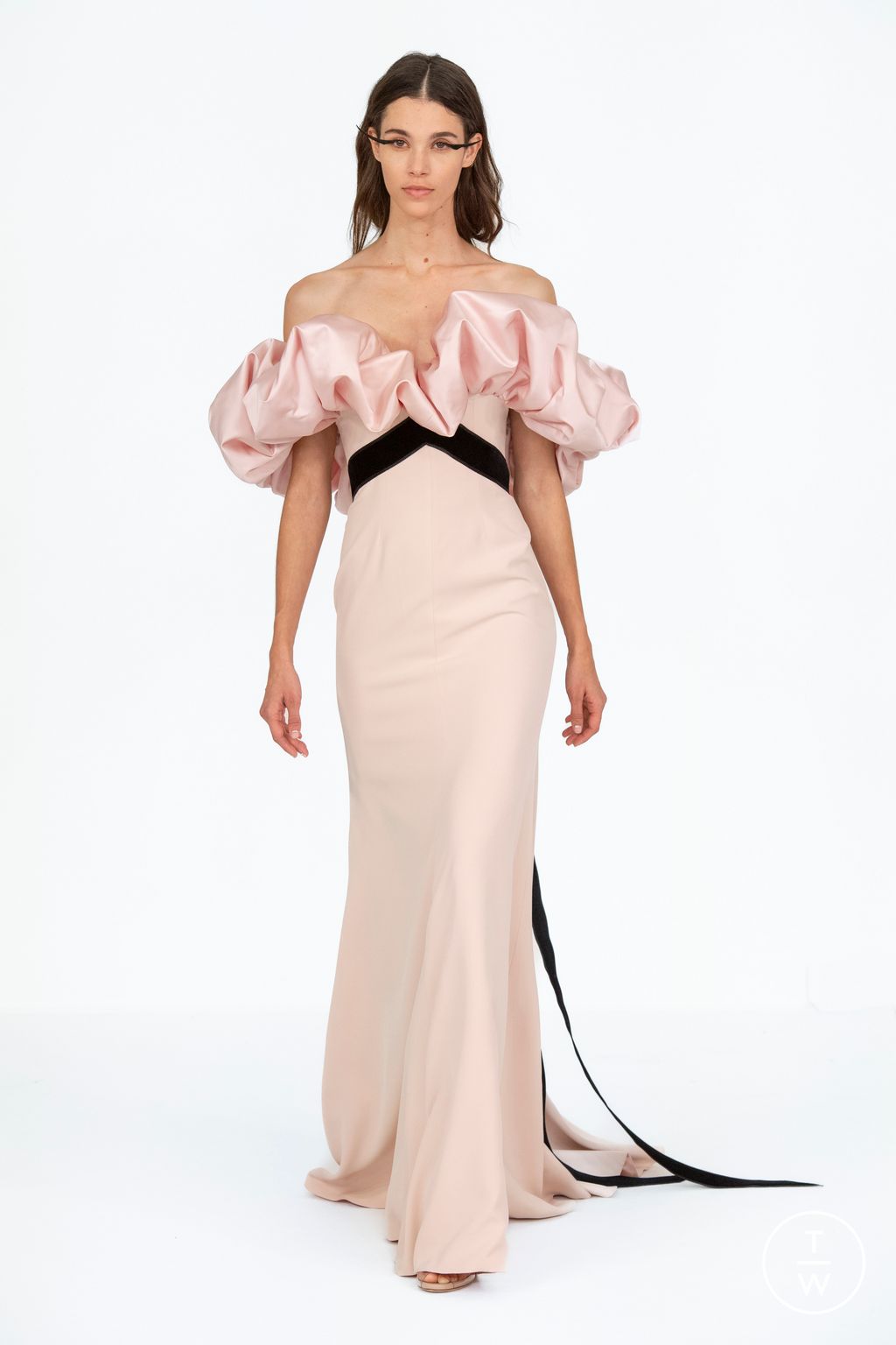 Fashion Week Paris Spring/Summer 2024 look 15 from the Alexis Mabille collection couture