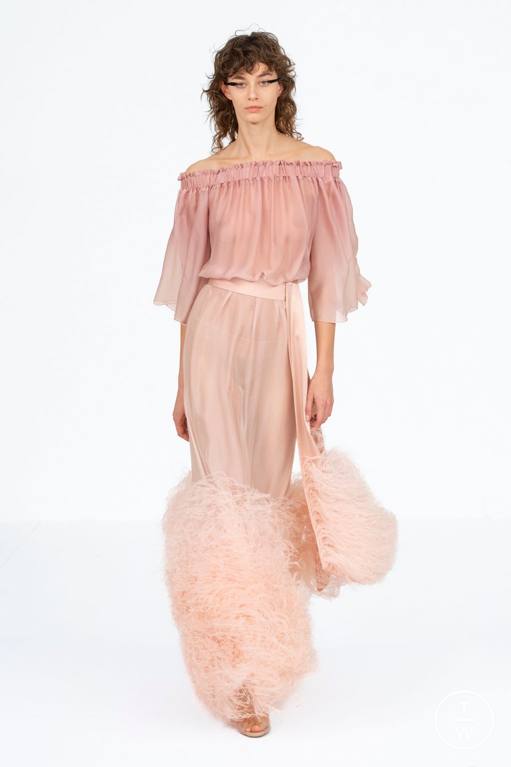 Fashion Week Paris Spring/Summer 2024 look 19 from the Alexis Mabille collection couture