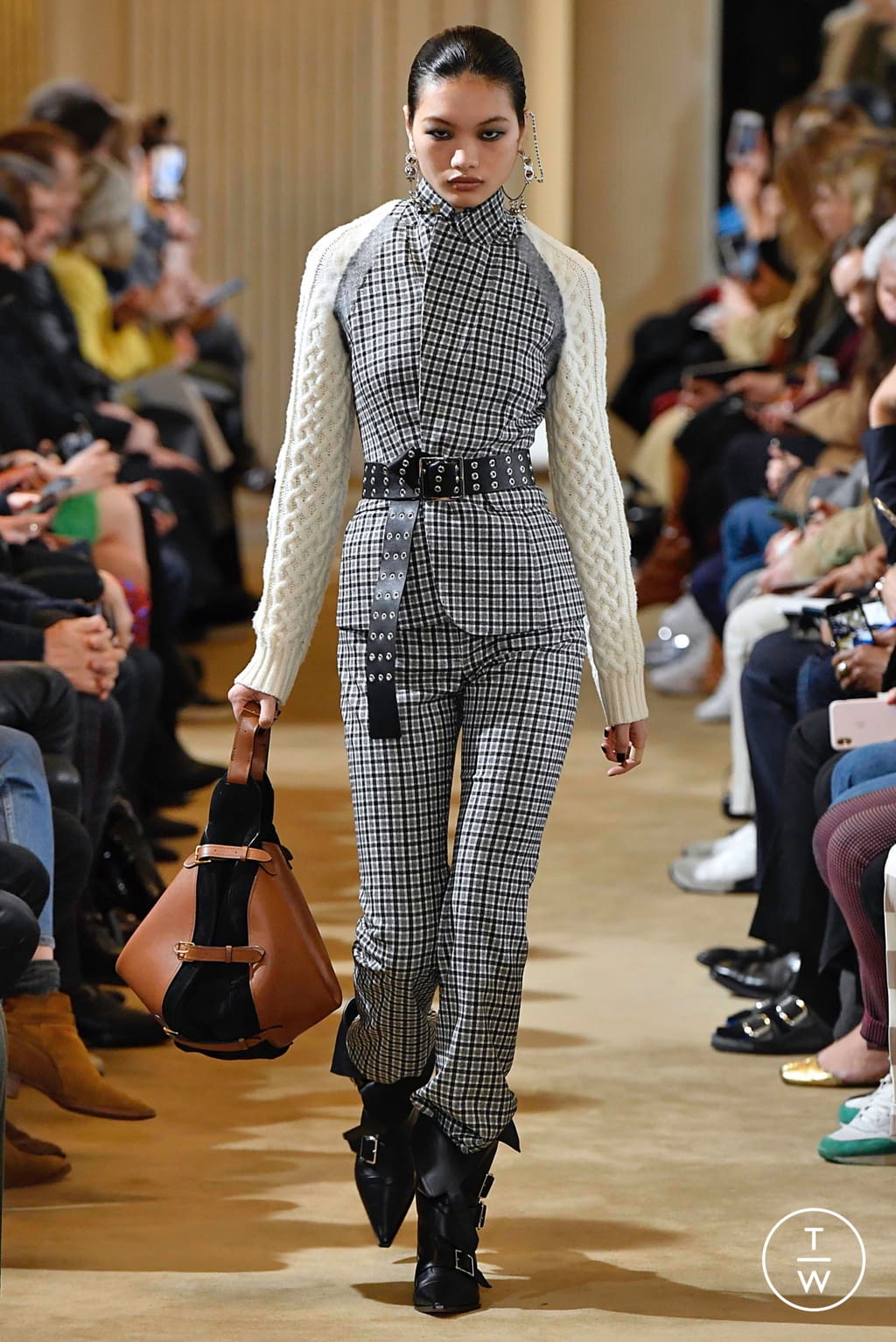 Fashion Week Paris Fall/Winter 2019 look 11 from the Altuzarra collection 女装