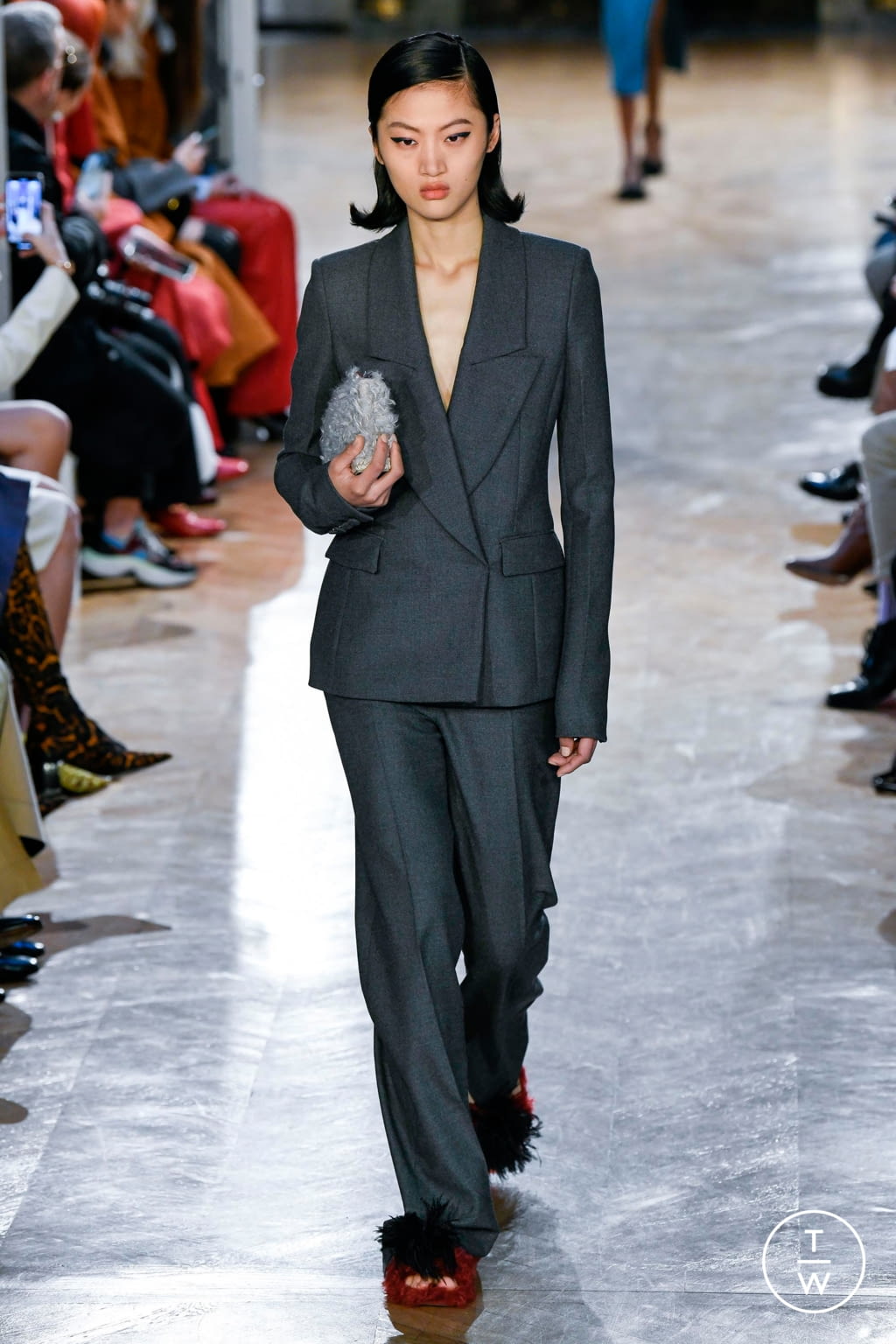 Fashion Week Paris Fall/Winter 2020 look 13 from the Altuzarra collection 女装