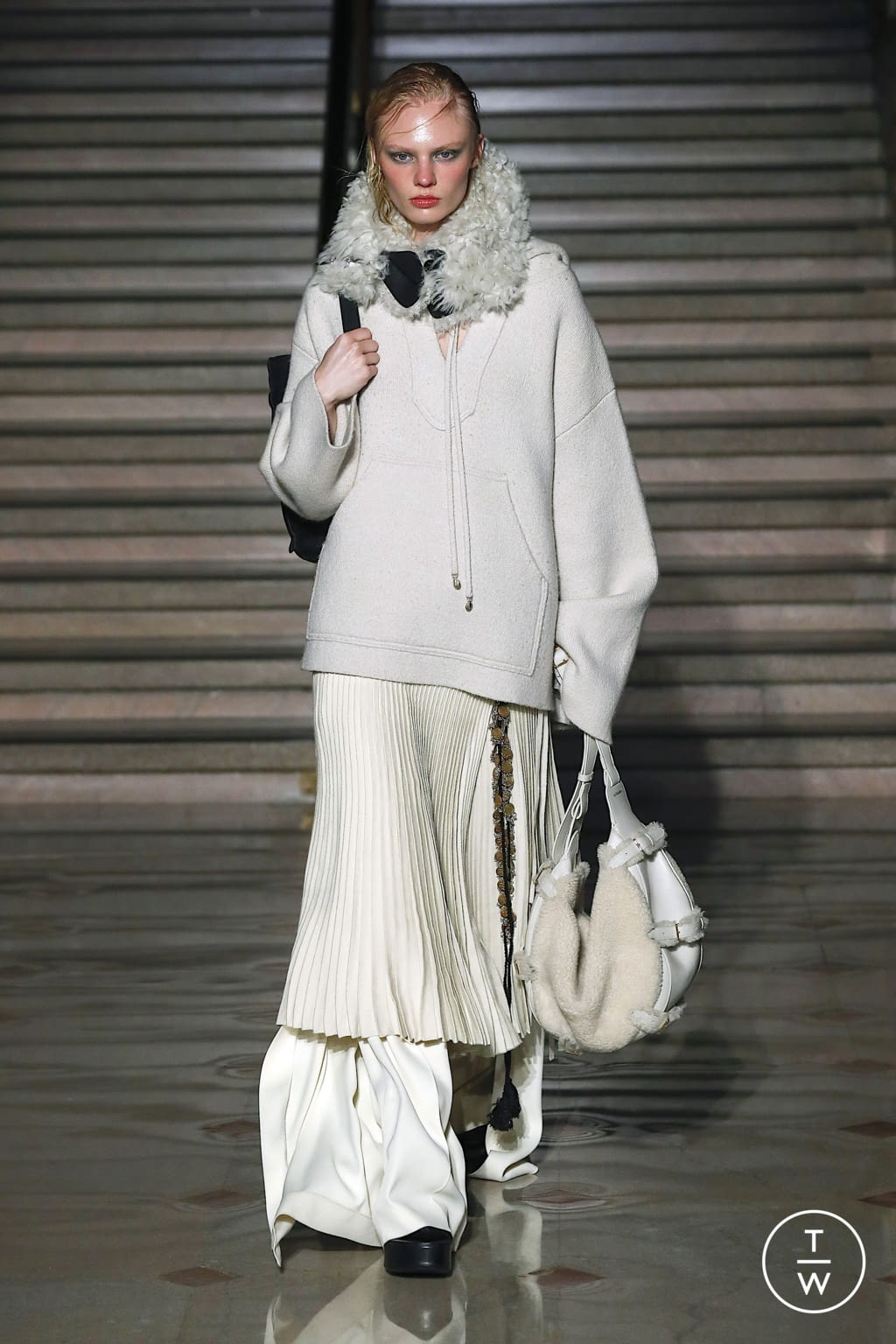 Fashion Week New York Fall/Winter 2022 look 12 from the Altuzarra collection 女装