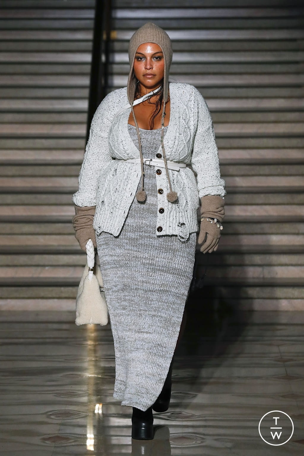 Fashion Week New York Fall/Winter 2022 look 14 from the Altuzarra collection 女装