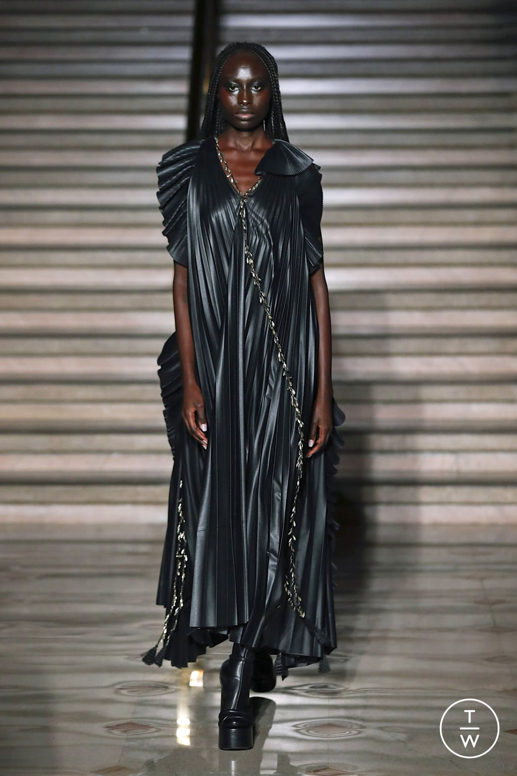 Fashion Week New York Fall/Winter 2022 look 18 from the Altuzarra collection 女装