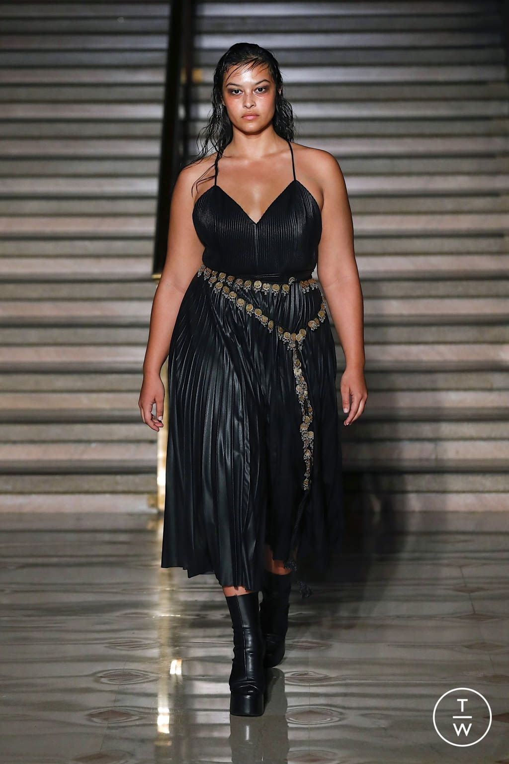 Fashion Week New York Fall/Winter 2022 look 21 from the Altuzarra collection 女装