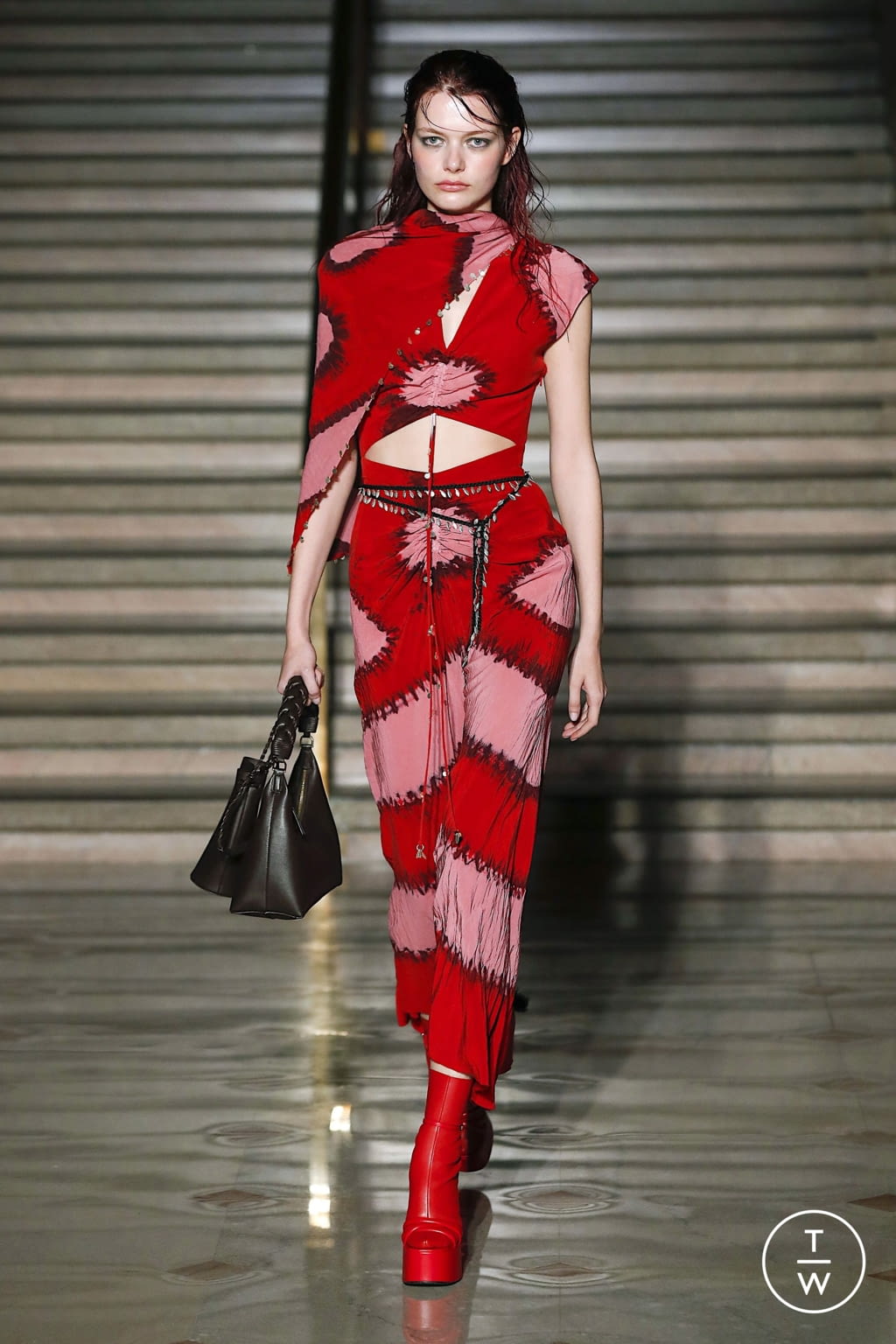 Fashion Week New York Fall/Winter 2022 look 27 from the Altuzarra collection 女装