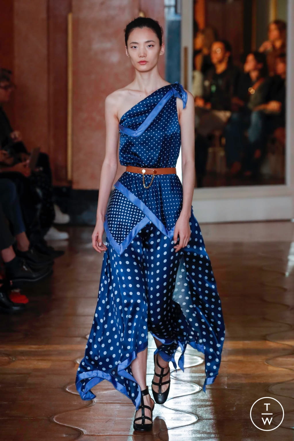 Fashion Week Paris Spring/Summer 2020 look 40 from the Altuzarra collection 女装