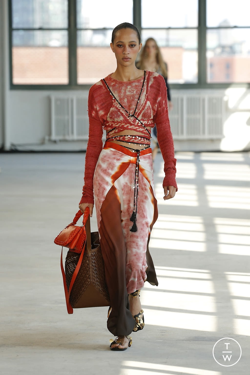 Fashion Week New York Spring/Summer 2022 look 2 from the Altuzarra collection womenswear