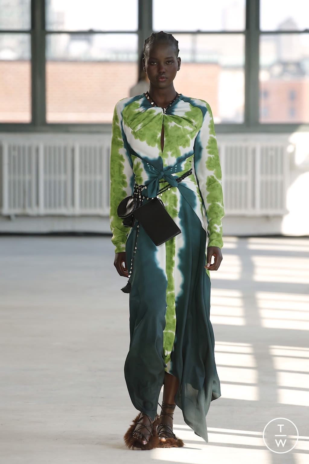 Fashion Week New York Spring/Summer 2022 look 4 from the Altuzarra collection 女装