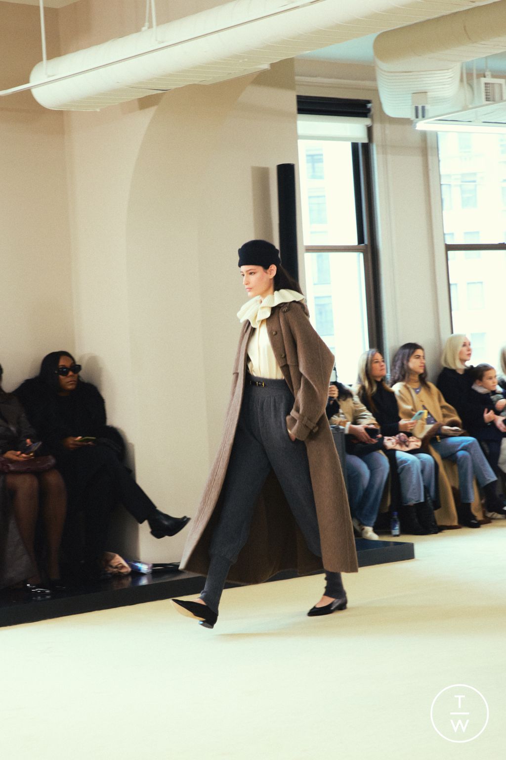 Fashion Week New York Fall/Winter 2024 look 4 from the Altuzarra collection 女装