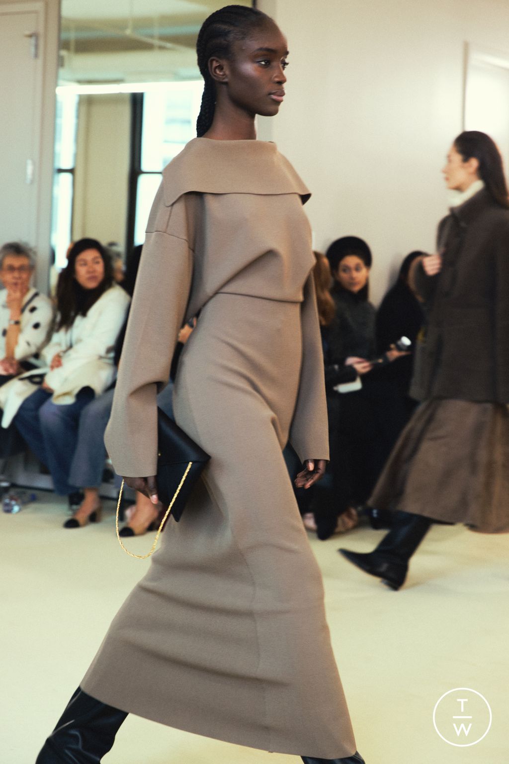 Fashion Week New York Fall/Winter 2024 look 28 from the Altuzarra collection 女装