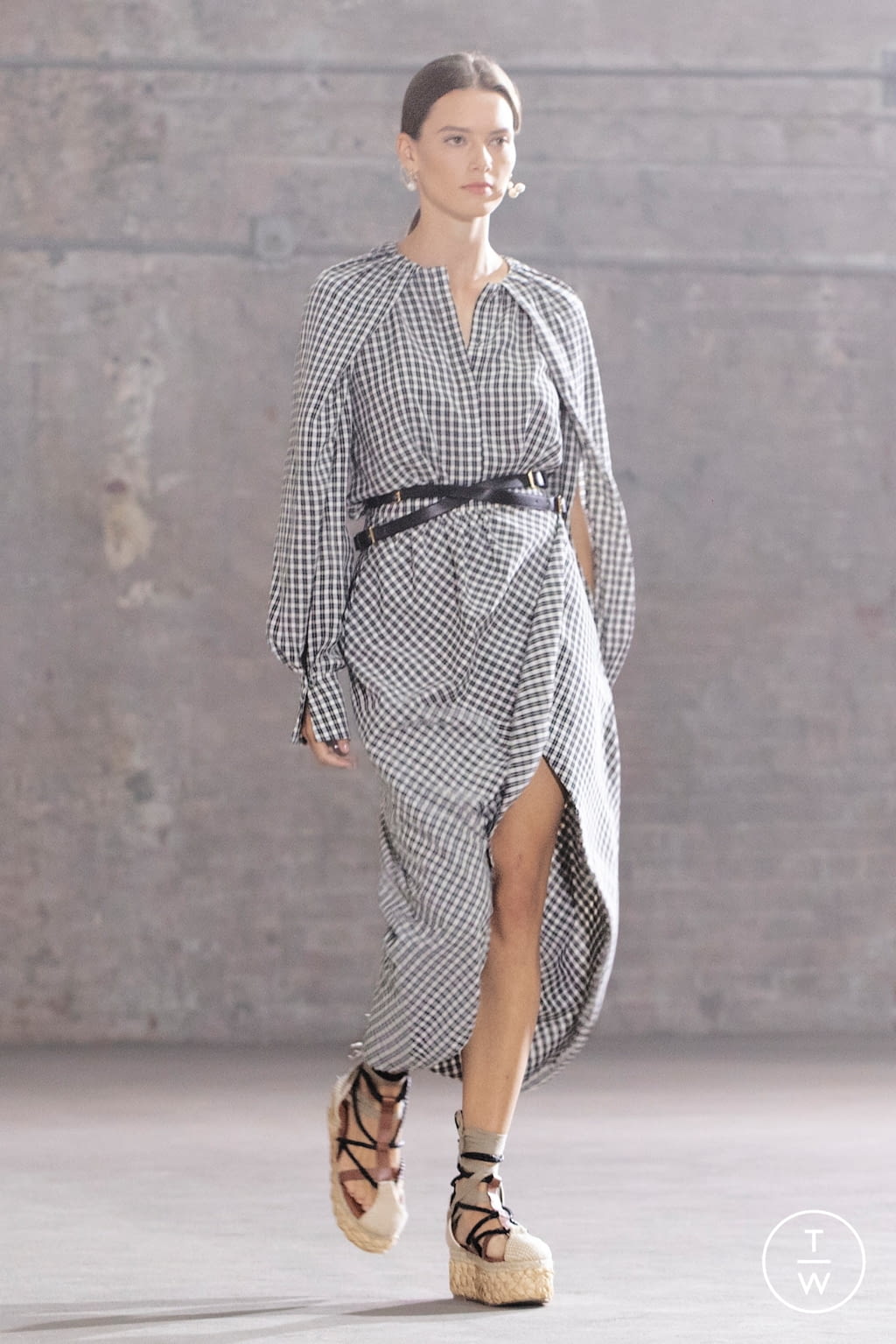 Fashion Week Paris Spring/Summer 2021 look 21 from the Altuzarra collection 女装