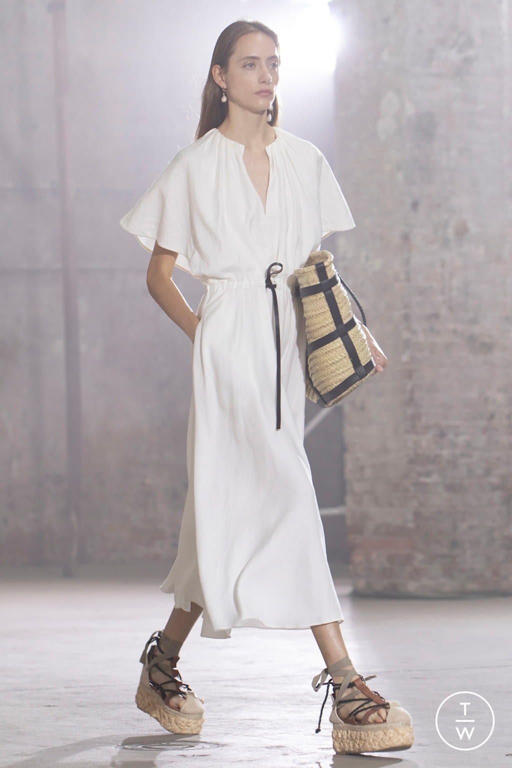 Fashion Week Paris Spring/Summer 2021 look 24 from the Altuzarra collection 女装
