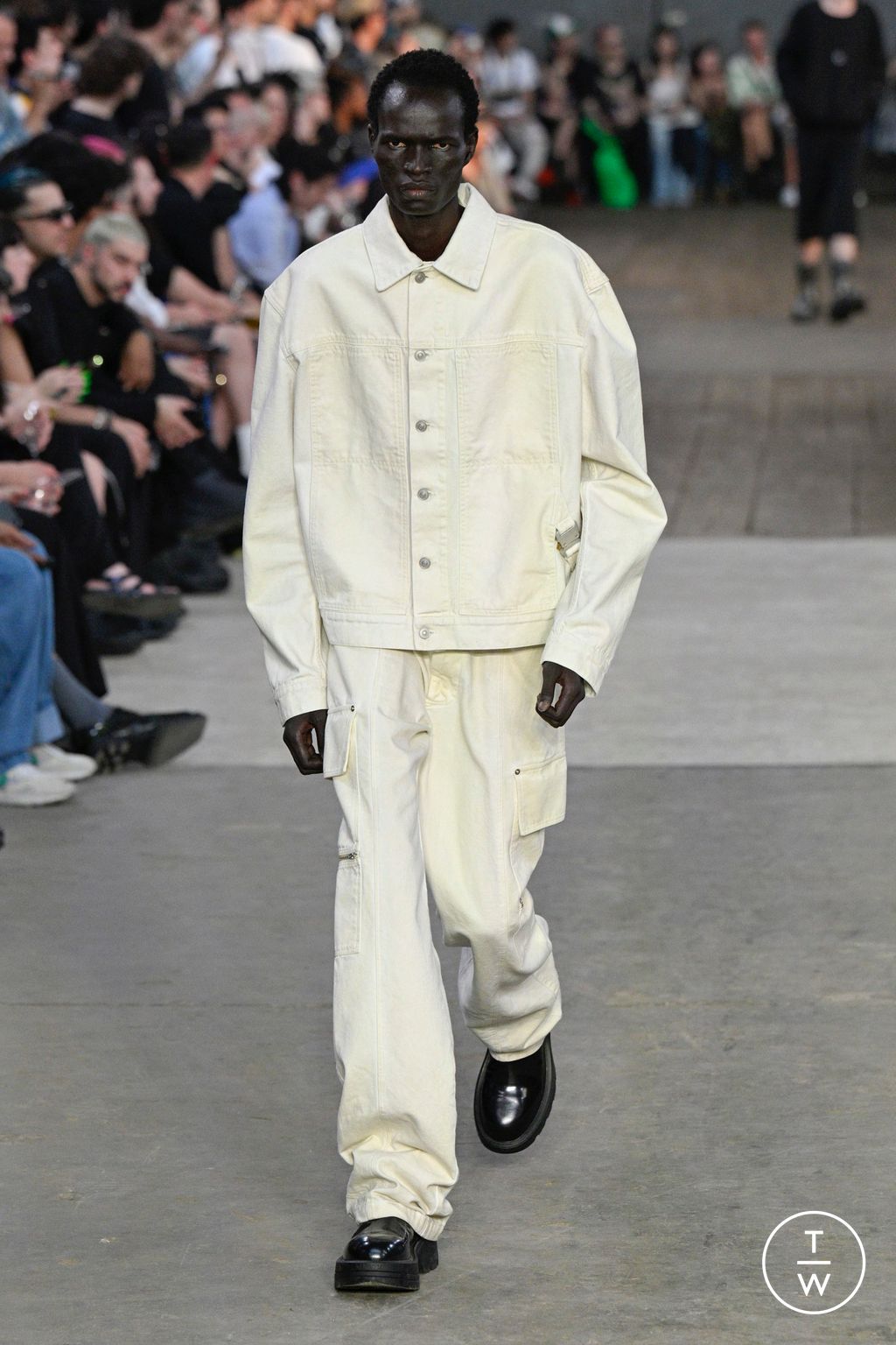 Fashion Week Milan Spring/Summer 2024 look 25 from the Alyx collection menswear