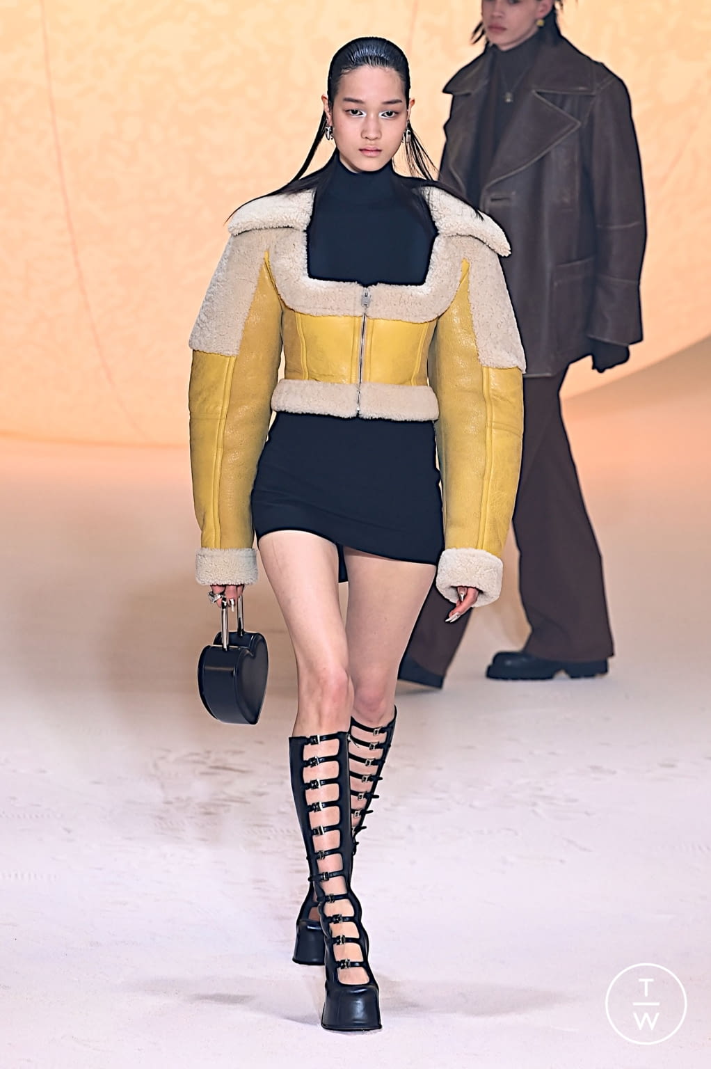 Fashion Week Milan Fall/Winter 2022 look 17 de la collection Ambush womenswear