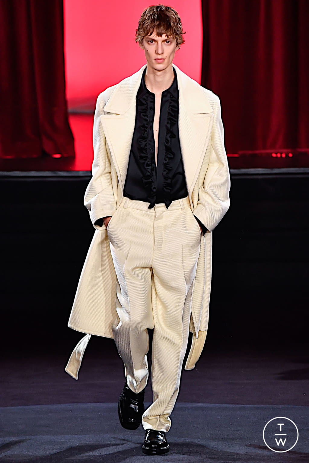 Fashion Week Paris Fall/Winter 2020 look 2 from the Ami collection 男装