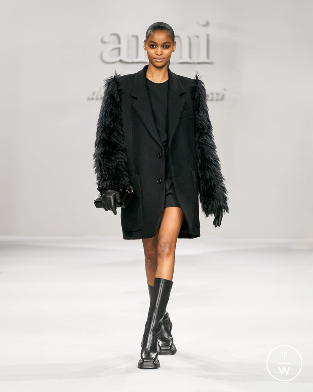 Fashion Week Paris Fall/Winter 2021 look 10 from the Ami collection womenswear