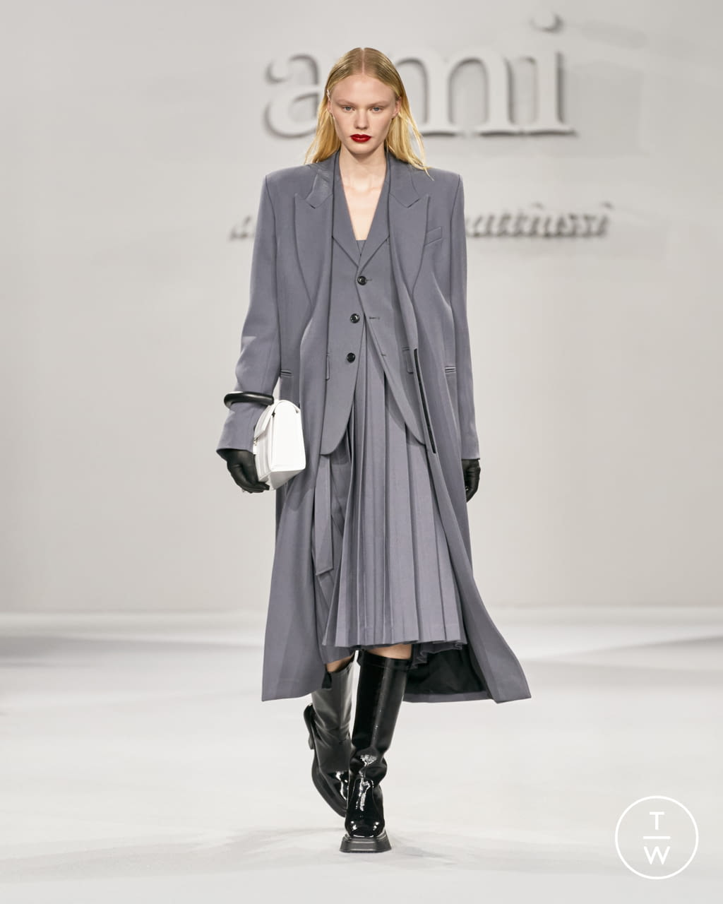 Fashion Week Paris Fall/Winter 2021 look 14 from the Ami collection womenswear