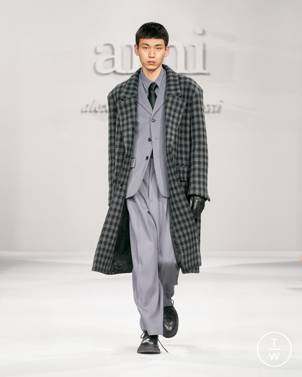 Fashion Week Paris Fall/Winter 2021 look 15 from the Ami collection 女装