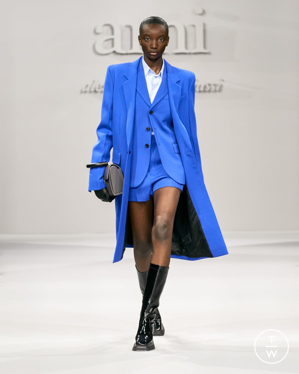 Fashion Week Paris Fall/Winter 2021 look 19 from the Ami collection womenswear