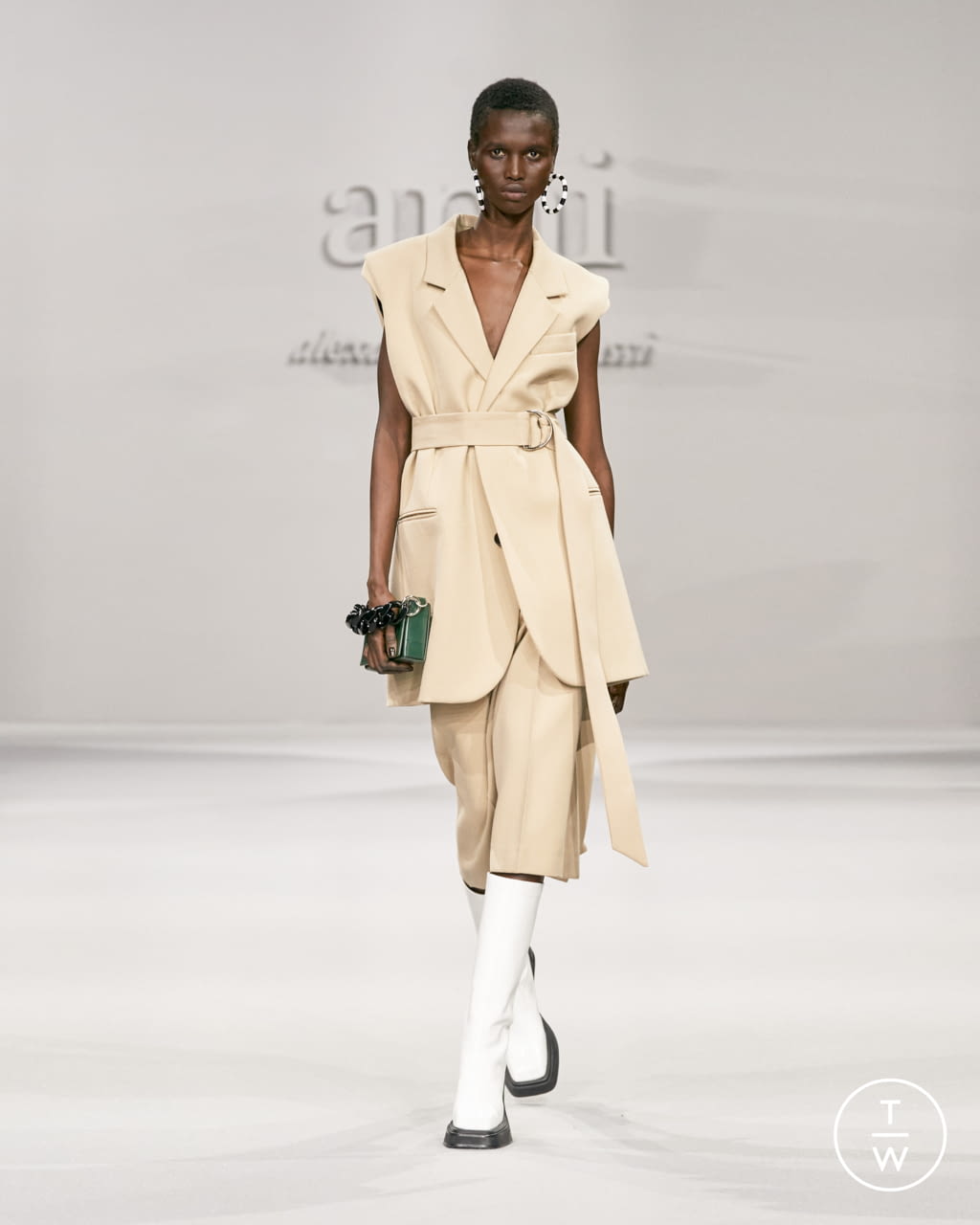 Fashion Week Paris Fall/Winter 2021 look 26 de la collection Ami womenswear