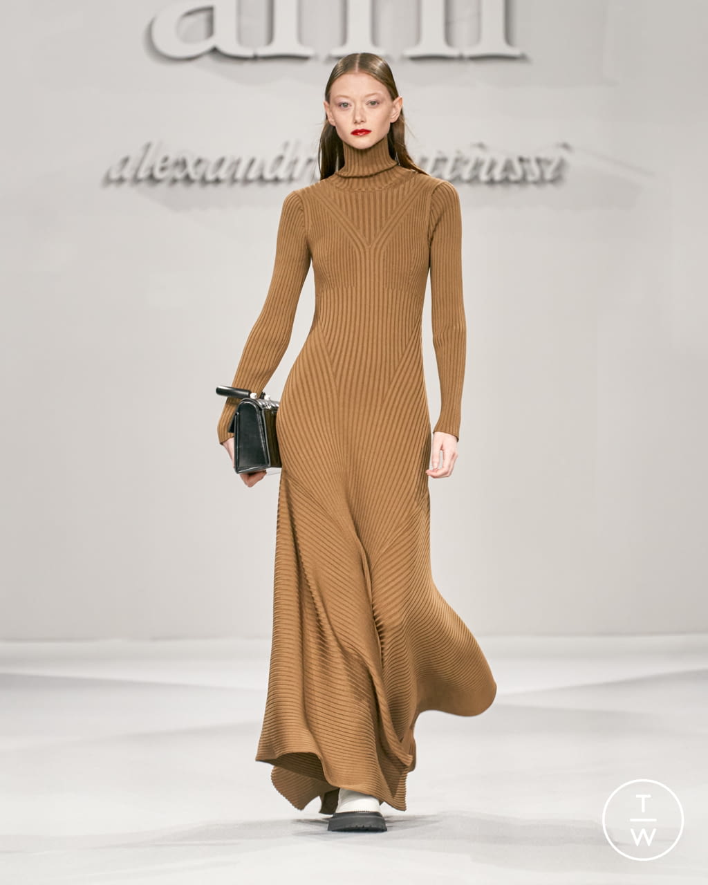 Fashion Week Paris Fall/Winter 2021 look 29 from the Ami collection womenswear