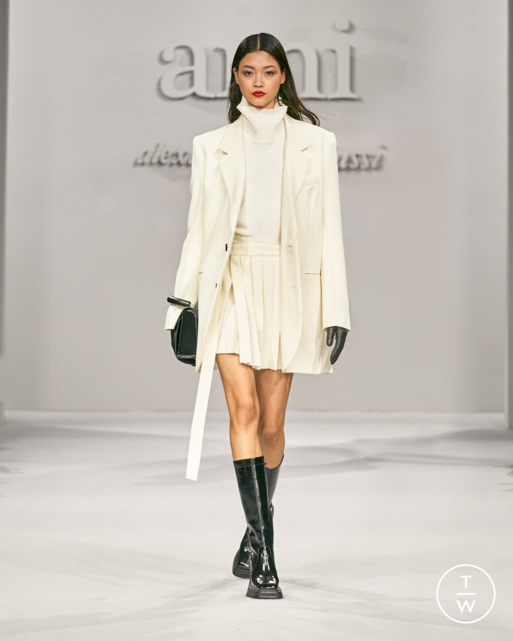 Fashion Week Paris Fall/Winter 2021 look 34 from the Ami collection womenswear