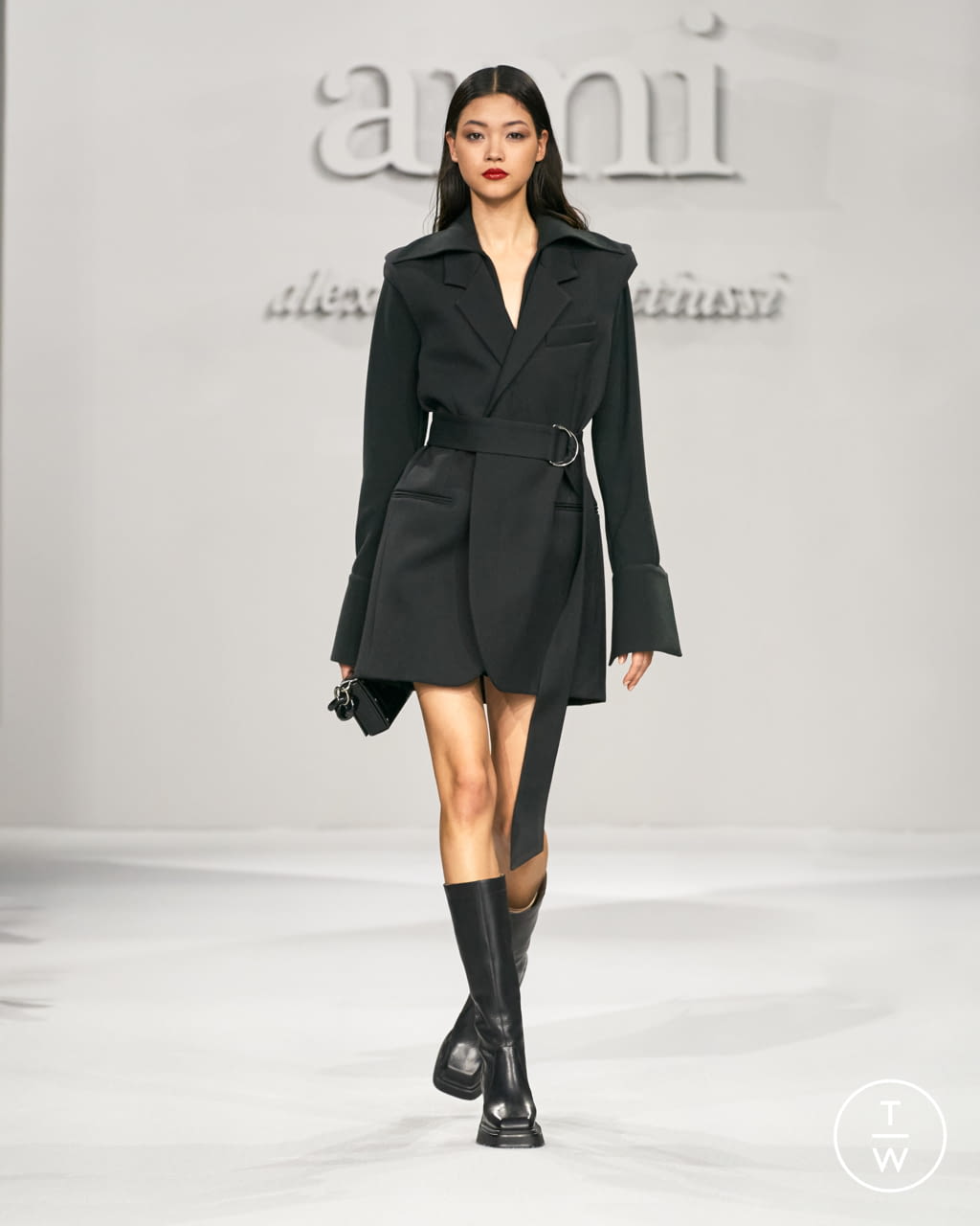 Fashion Week Paris Fall/Winter 2021 look 4 from the Ami collection womenswear