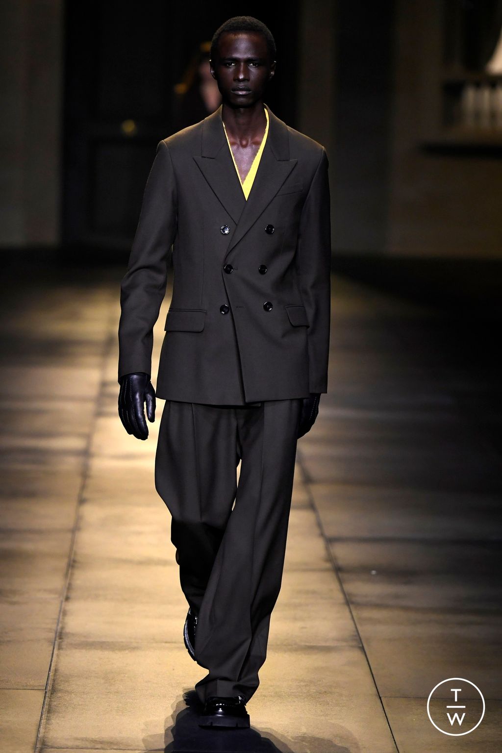 Fashion Week Paris Fall/Winter 2024 look 2 from the Ami collection menswear