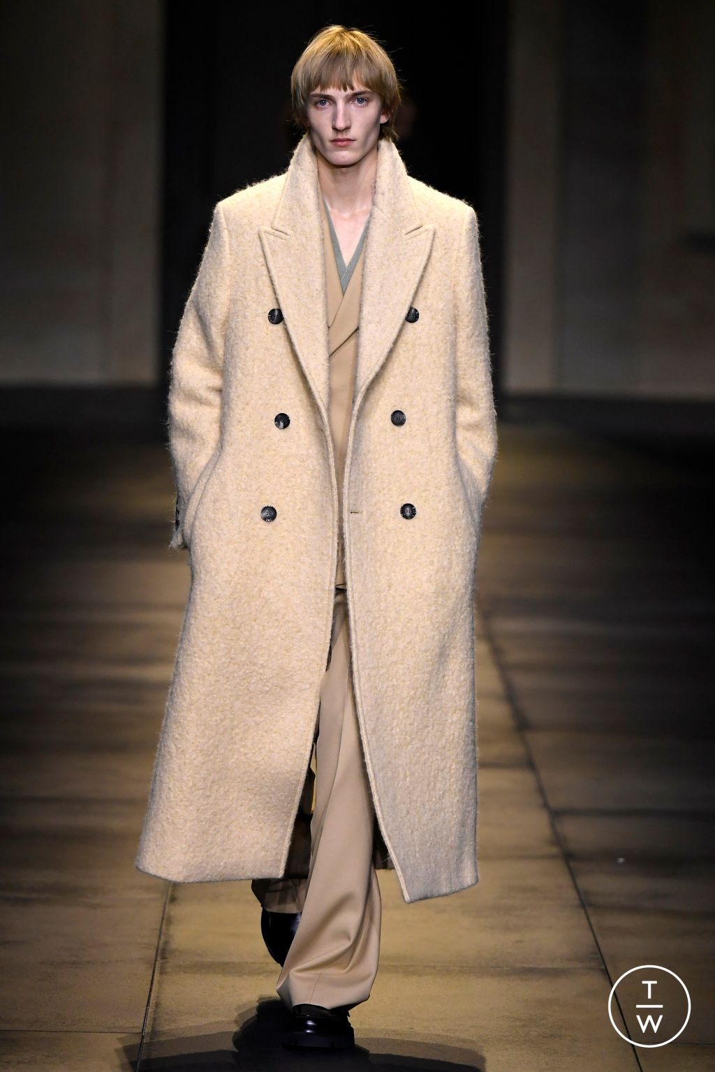 Fashion Week Paris Fall/Winter 2024 look 11 from the Ami collection 男装