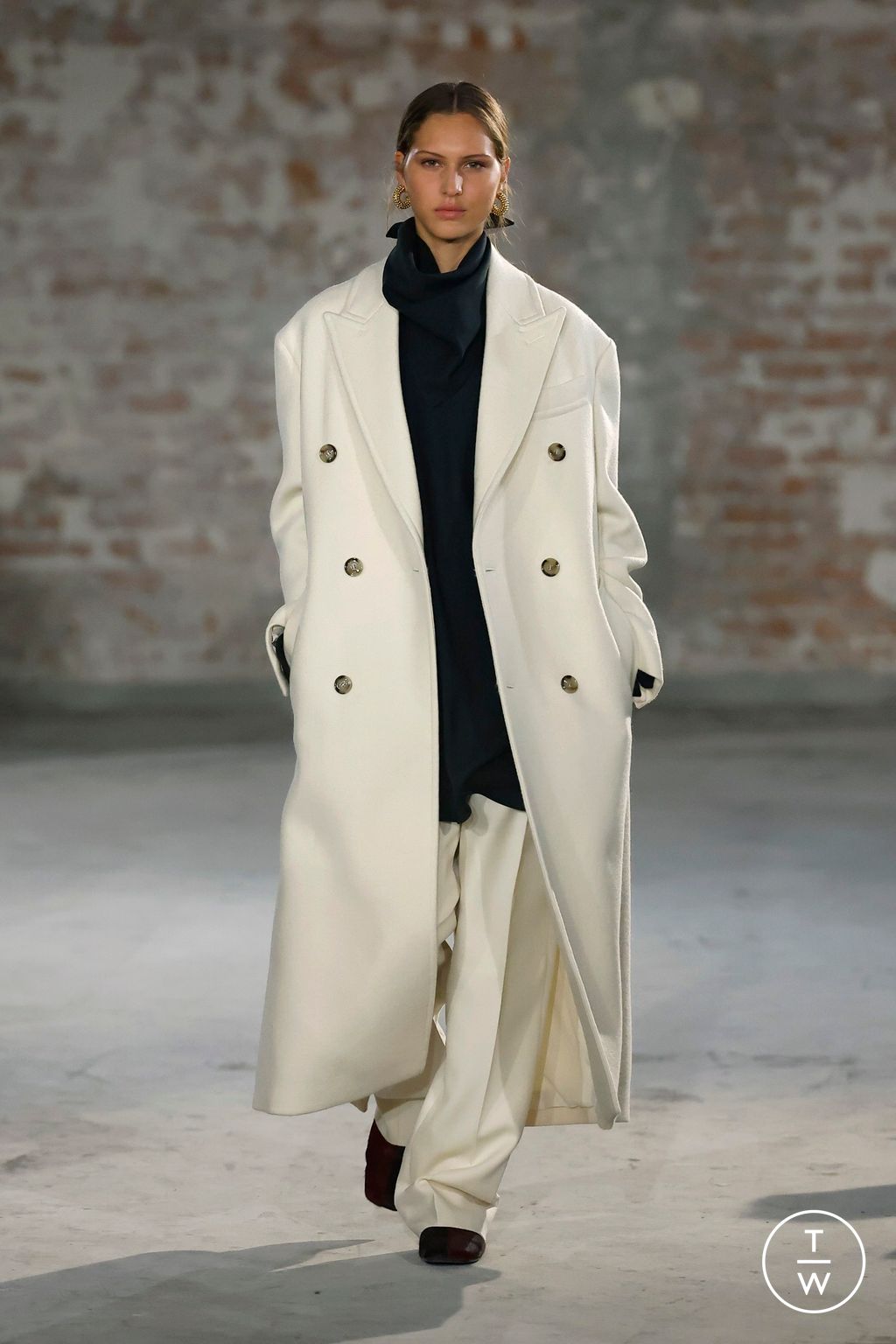 Fashion Week Paris Fall/Winter 2025 look 3 from the Ami collection menswear