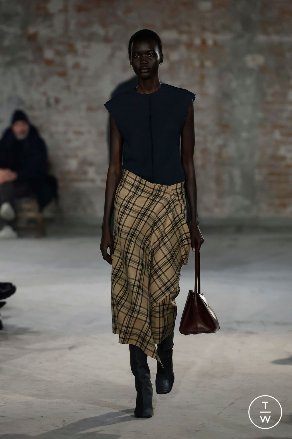 Fashion Week Paris Fall/Winter 2025 look 8 from the Ami collection menswear