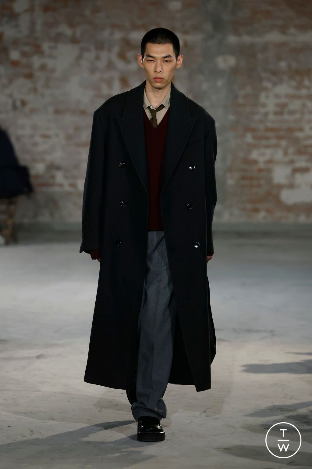 Fashion Week Paris Fall/Winter 2025 look 9 from the Ami collection menswear