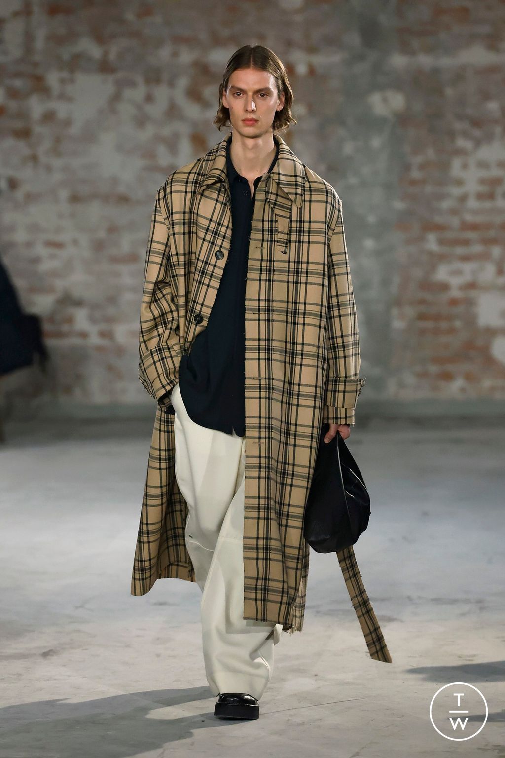 Fashion Week Paris Fall/Winter 2025 look 12 from the Ami collection menswear