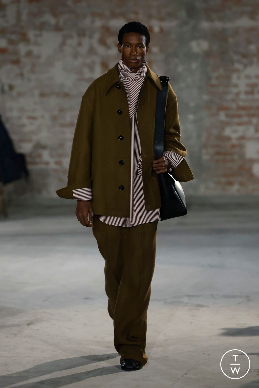 Fashion Week Paris Fall/Winter 2025 look 13 from the Ami collection menswear