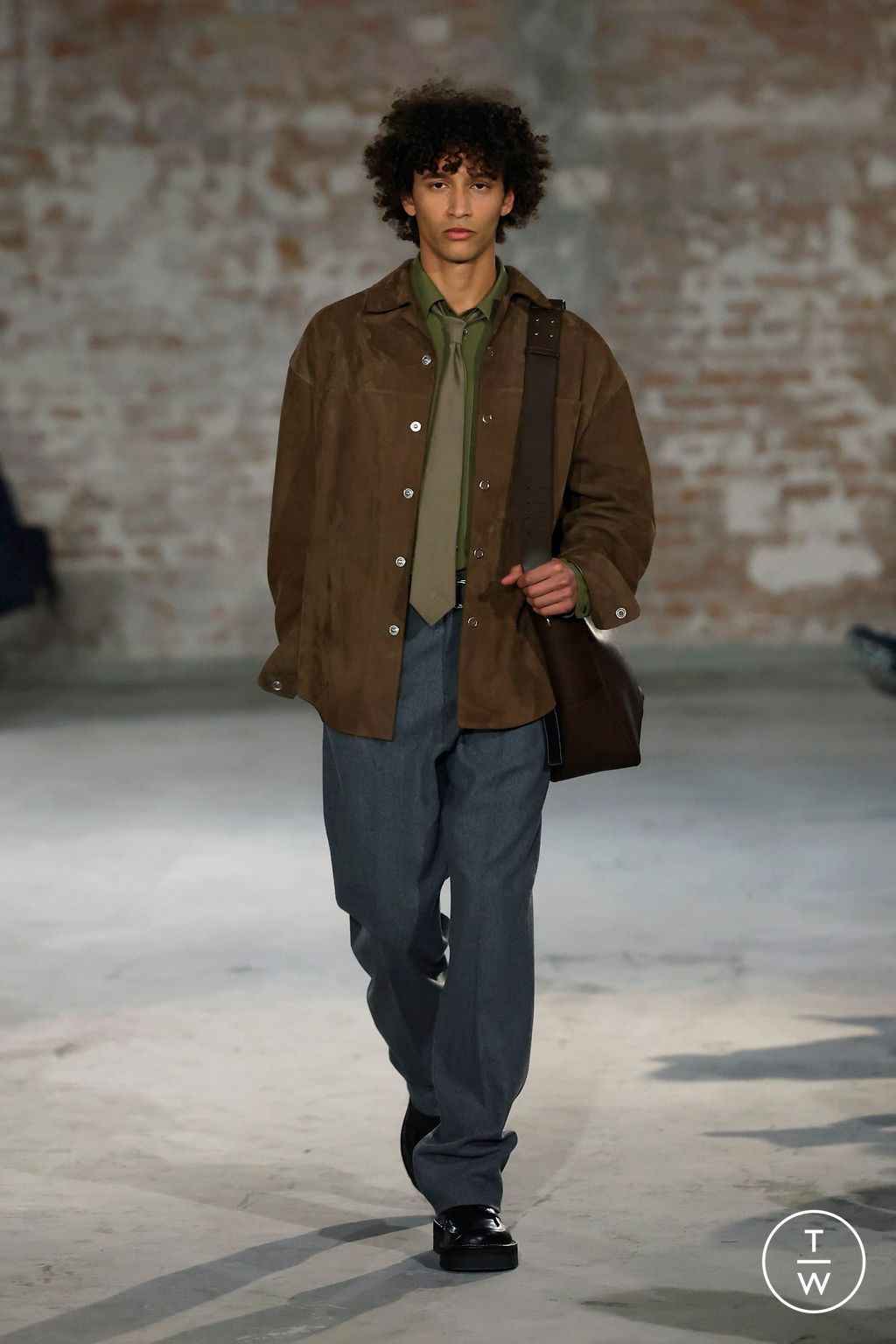 Fashion Week Paris Fall/Winter 2025 look 15 from the Ami collection menswear