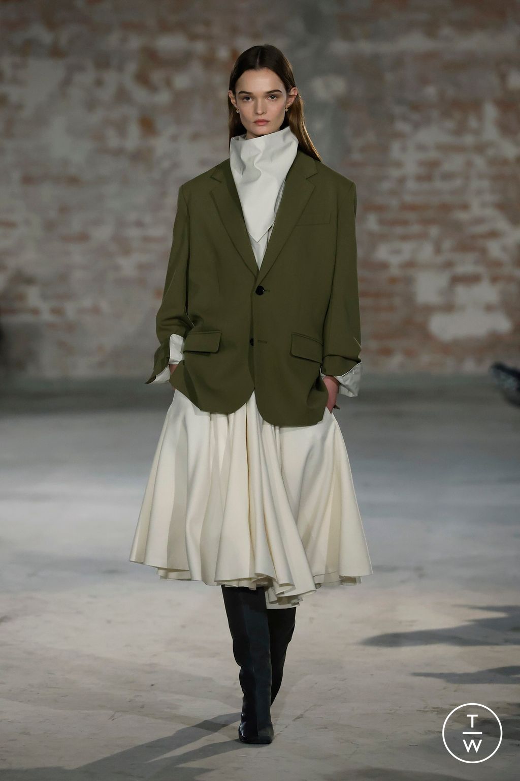 Fashion Week Paris Fall/Winter 2025 look 18 from the Ami collection menswear