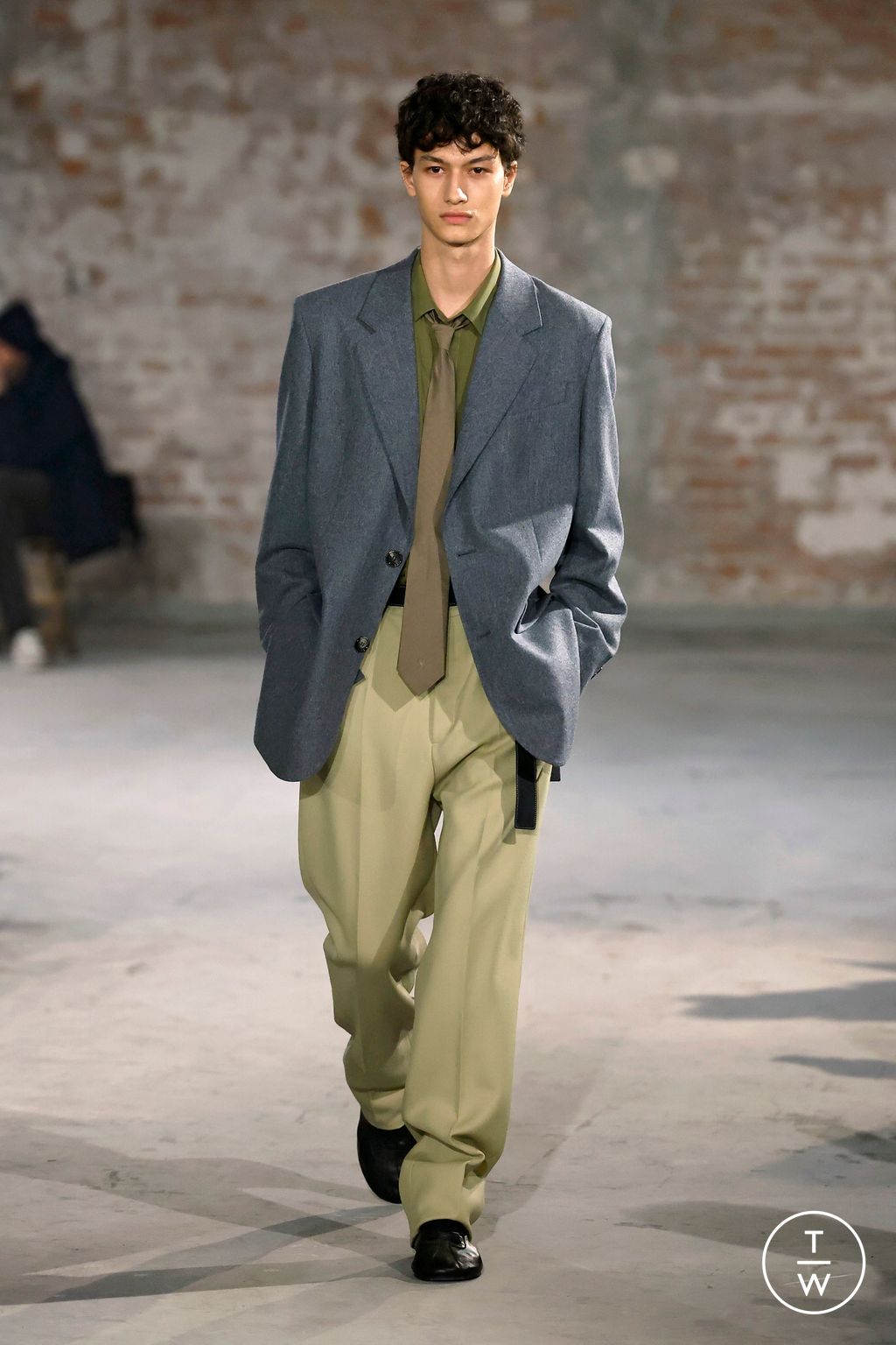 Fashion Week Paris Fall/Winter 2025 look 21 from the Ami collection menswear