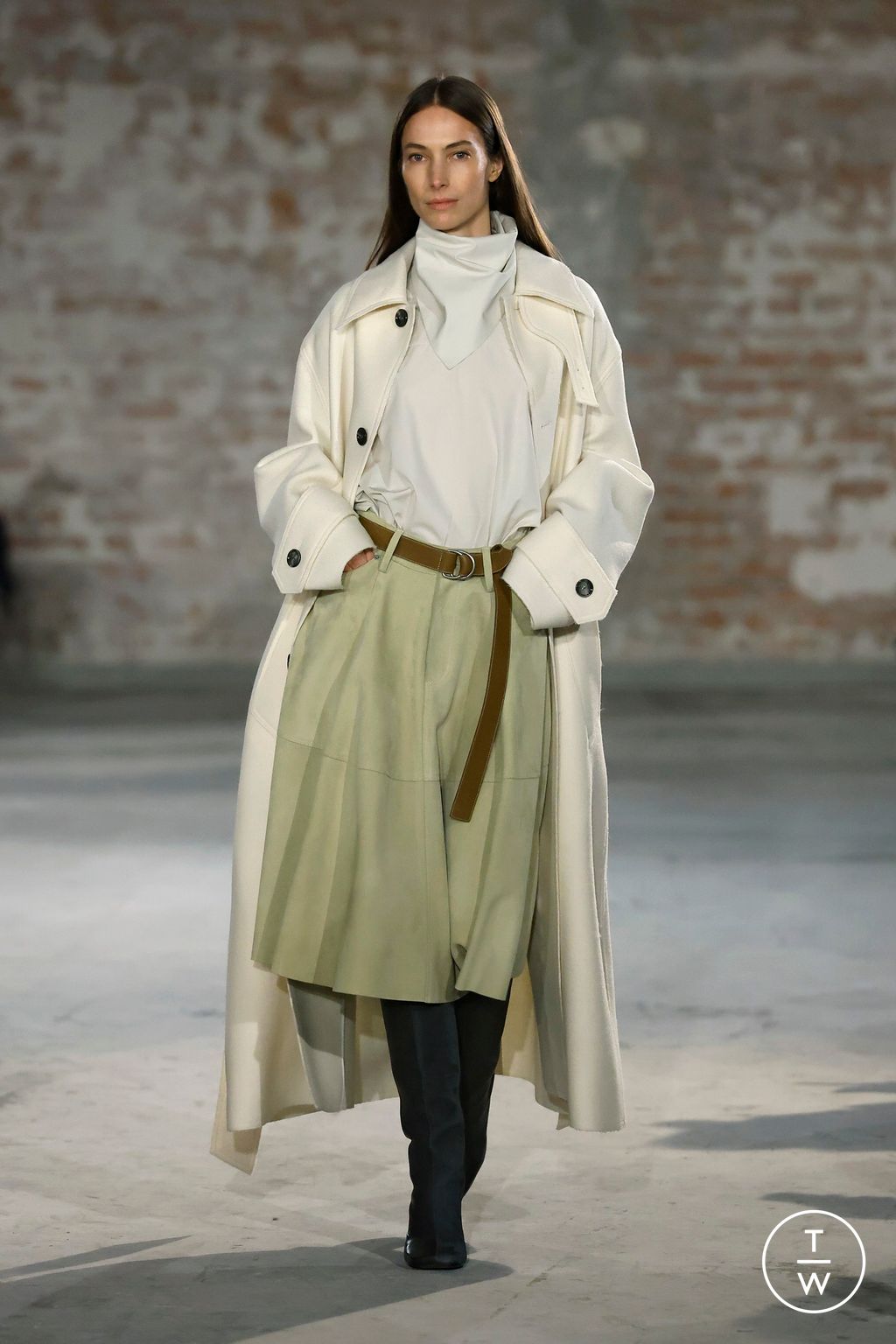 Fashion Week Paris Fall/Winter 2025 look 22 from the Ami collection menswear