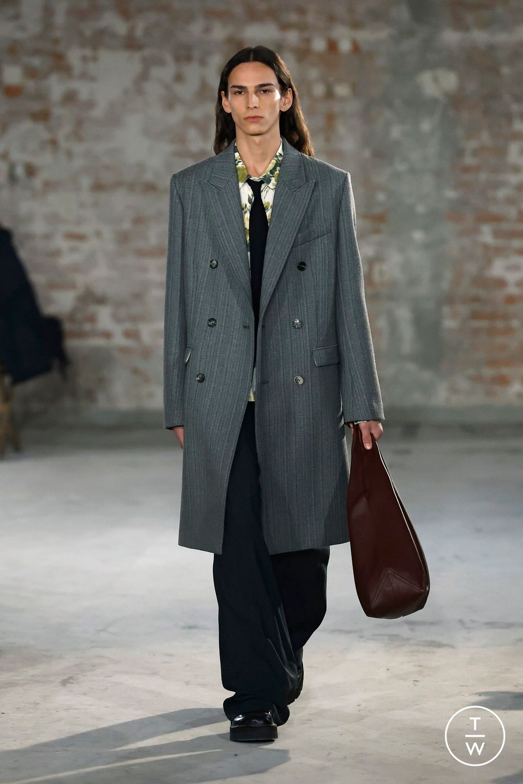 Fashion Week Paris Fall/Winter 2025 look 26 from the Ami collection menswear