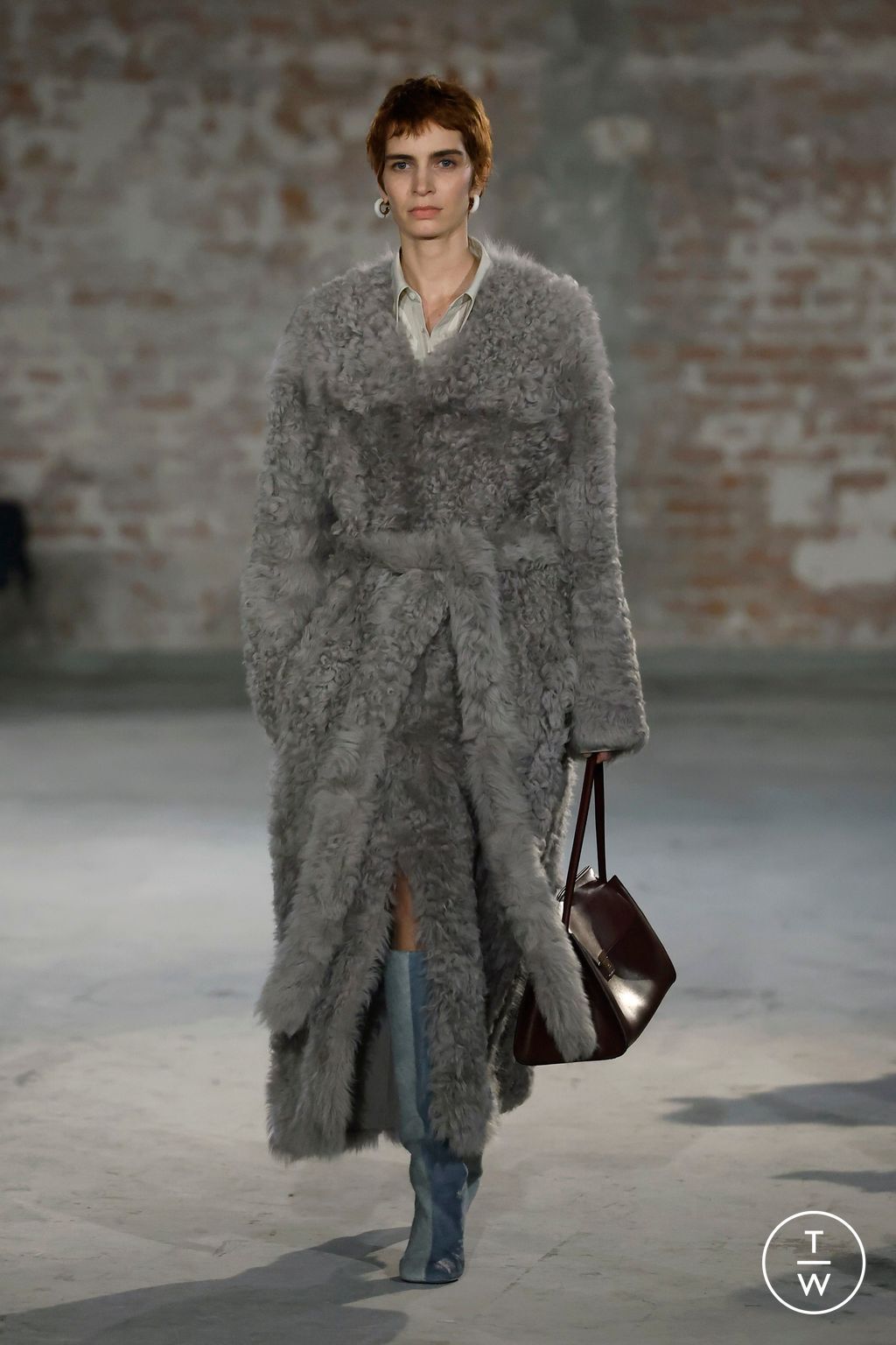 Fashion Week Paris Fall/Winter 2025 look 29 from the Ami collection menswear