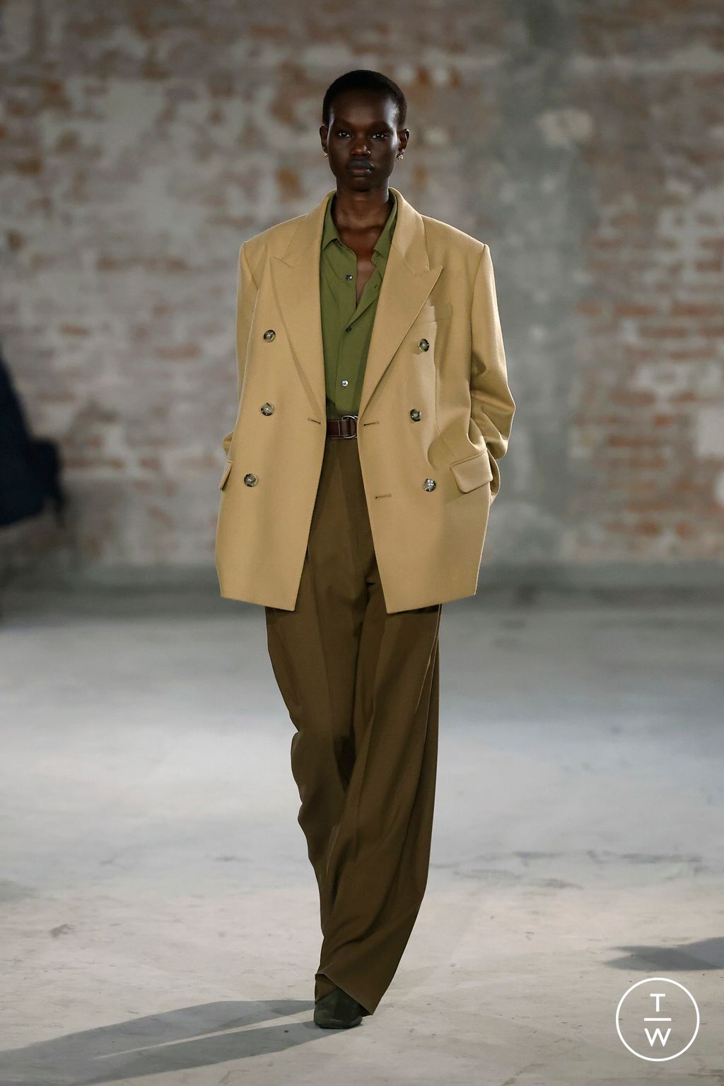 Fashion Week Paris Fall/Winter 2025 look 31 from the Ami collection menswear
