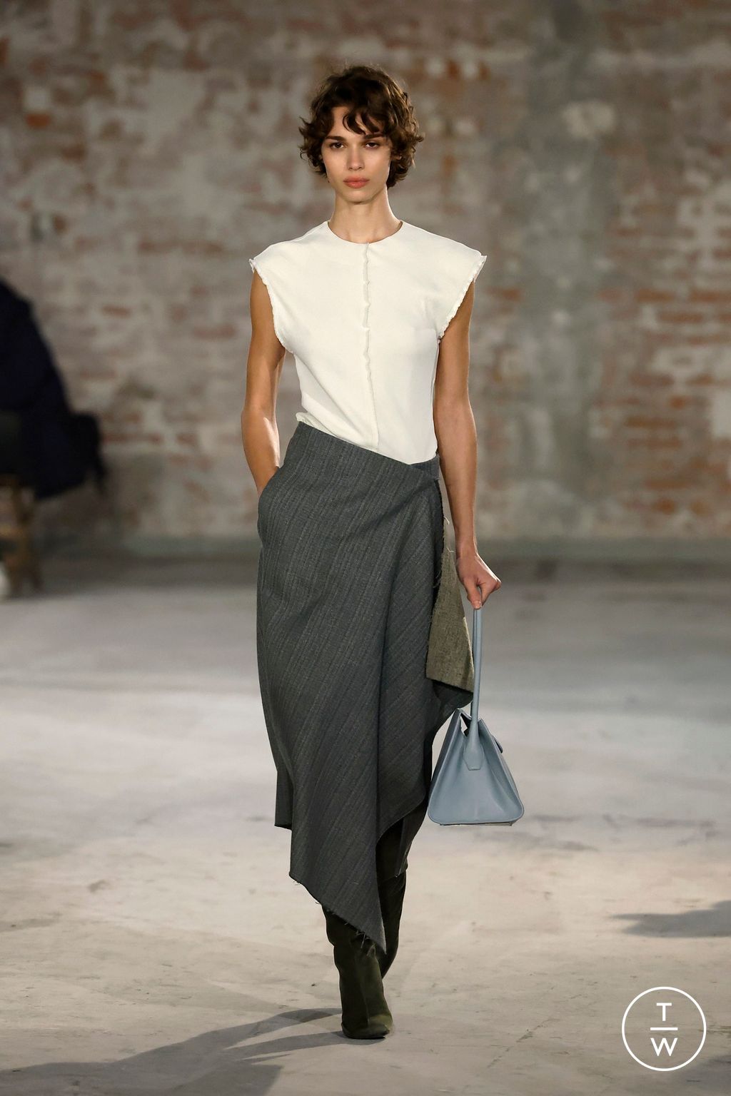 Fashion Week Paris Fall/Winter 2025 look 35 from the Ami collection menswear