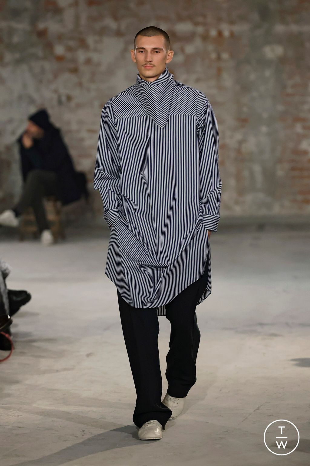 Fashion Week Paris Fall/Winter 2025 look 36 from the Ami collection menswear